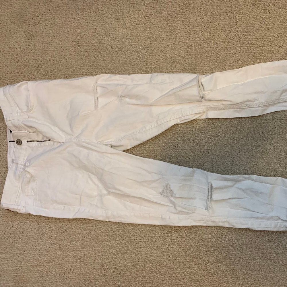 white hollister distressed skinny jeans